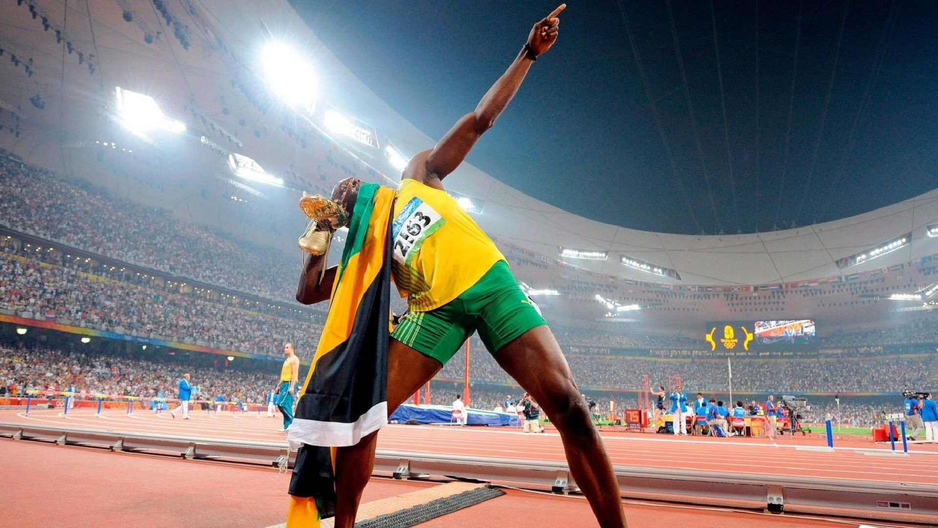 明星对决：张伟全场狂砍32分，表现亮眼！，明星看张伟丽比赛